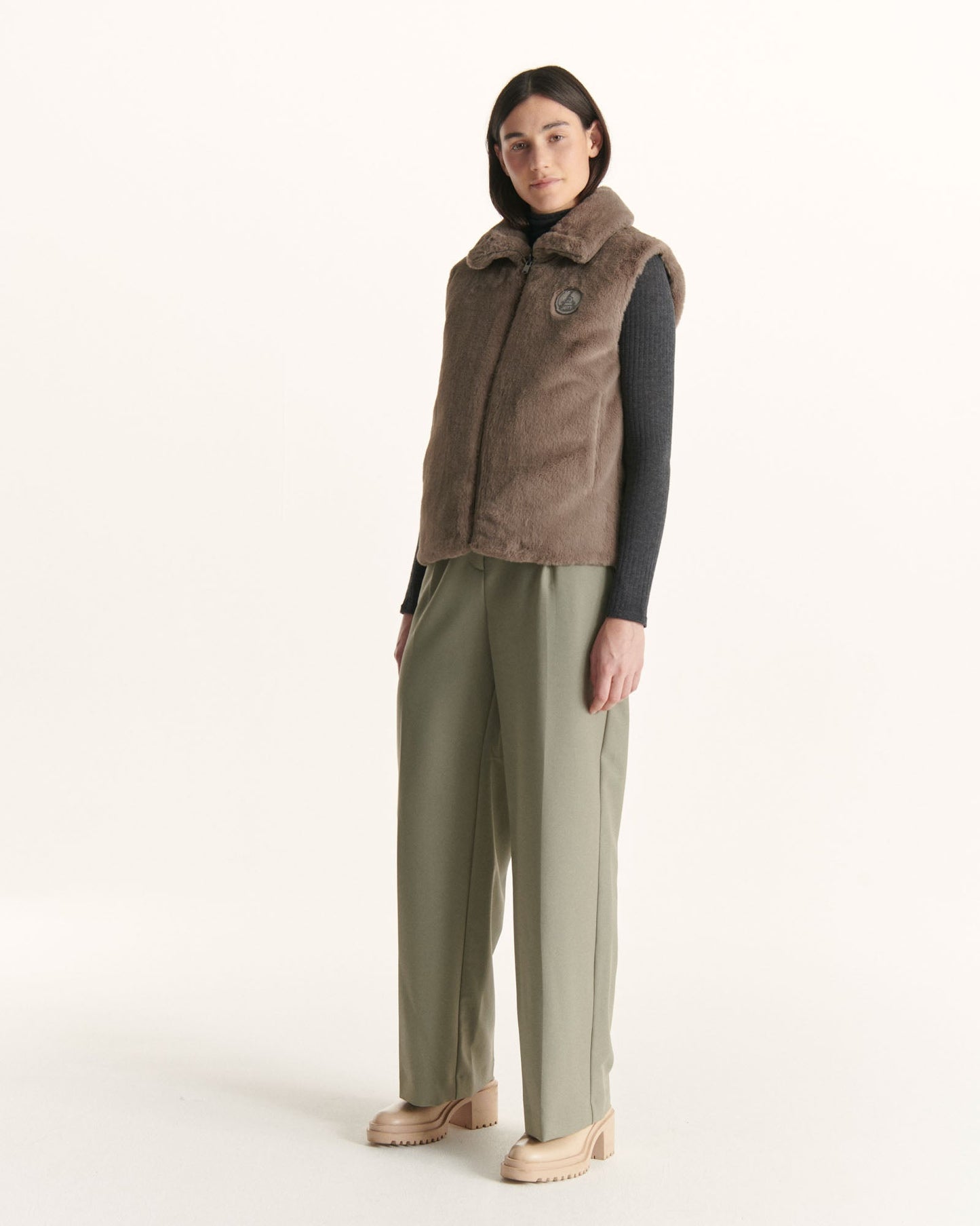 Doudoune avec des cristaux Swarovski®️ sans manches réversible Grand Froid Taupe Daria